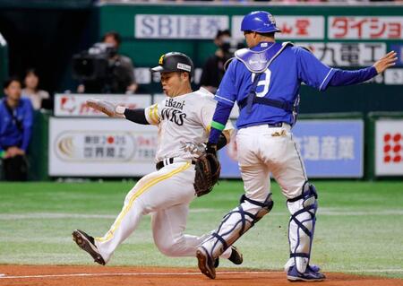 　２回、山川の中犠飛で生還する三走・近藤
