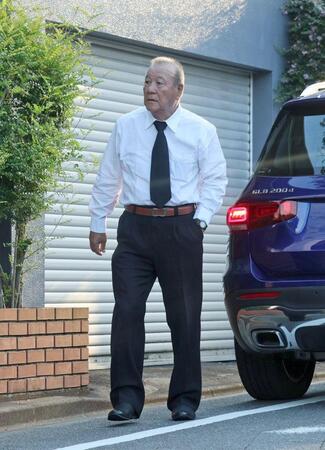 　長嶋茂雄さんの弔問に訪れた柴田勲氏（撮影・石井剣太郎）