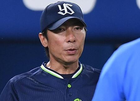 貧打に苦しむヤクルト　追撃ムードしぼむ痛恨ミス　無死一、二塁でバント空振り　二塁走者飛びだしけん制アウトに…高津監督険しい表情