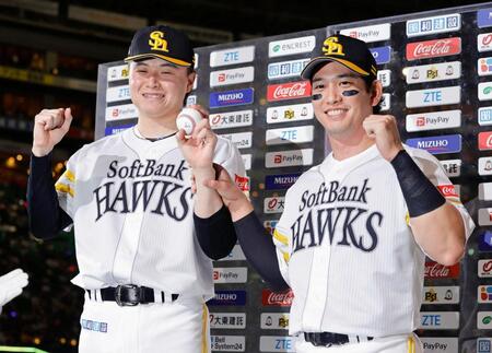 お立ち台でポーズをとる前田純（左）と栗原