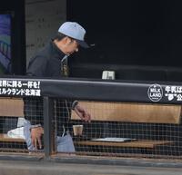 日本ハムに１点差で敗れ、ベンチを後にする藤川監督（撮影・西岡正）