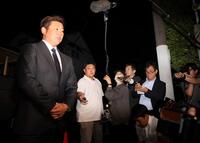 　取材に応じる松坂大輔氏（左）＝撮影・石井剣太郎