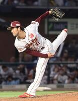 　９回途中から登板し、２季ぶりのセーブを挙げた楽天・加治屋