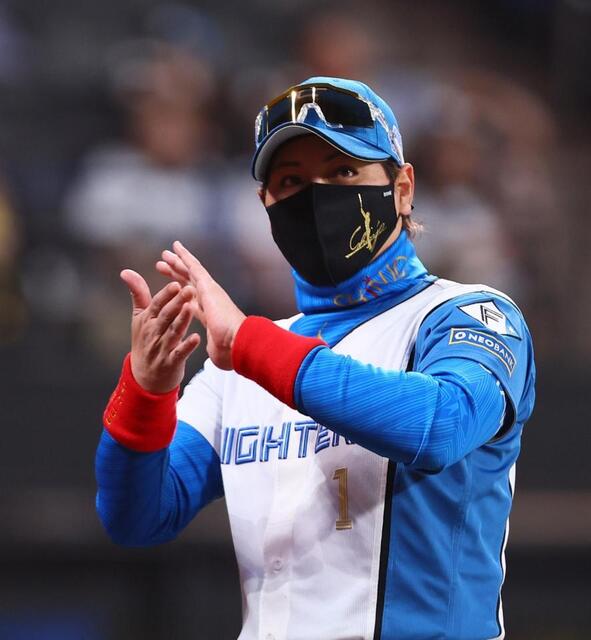 新庄剛志監督が佐藤輝明を絶賛「大谷君が打席に入る前の意識の持ち方を