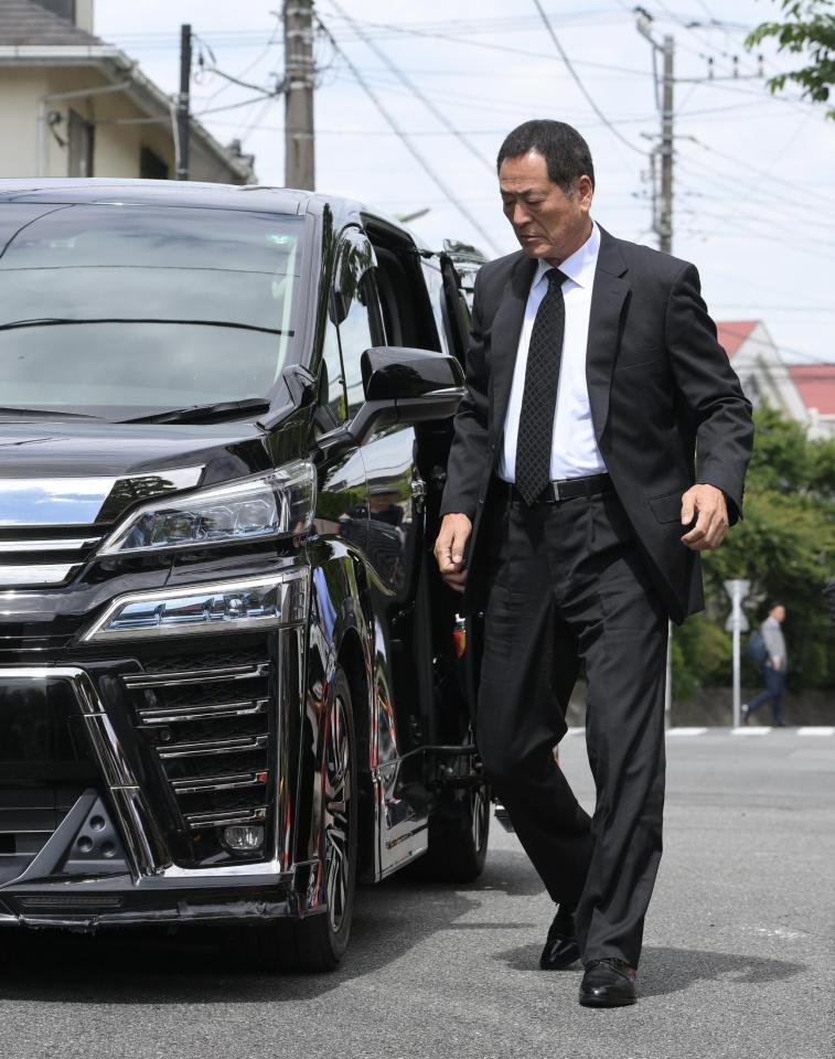 　長嶋茂雄さんの弔問に訪れた中畑清氏（撮影・伊藤笙子）