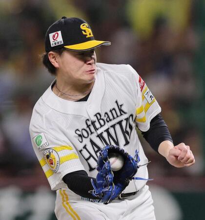 　７回、ボスラーの投ゴロを好捕する前田純