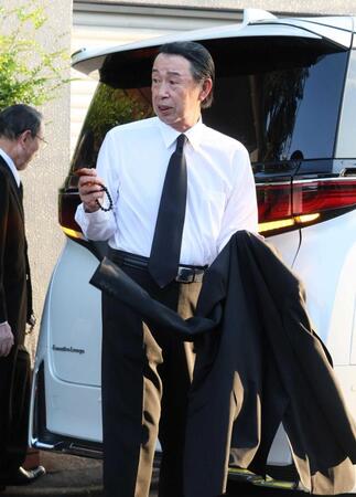 　長嶋茂雄さんの弔問に訪れた篠塚和典氏（撮影・石井剣太郎）