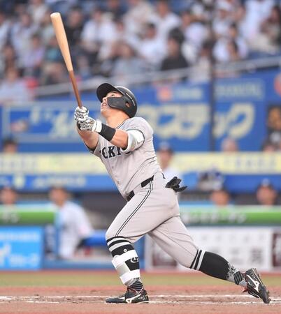 　３回、遊飛に倒れた浅野（撮影・開出牧）