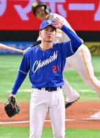 　１回、野村に左中間３点本塁打を浴びる金丸