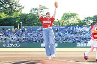 　始球式を行った箭内夢菜（＠楽天野球団提供）