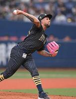 　力投するエスピノーザ（撮影・飯室逸平）