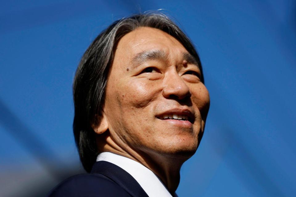 　長嶋茂雄さんの自宅を弔問に訪れ、取材に応じる松井秀喜さん