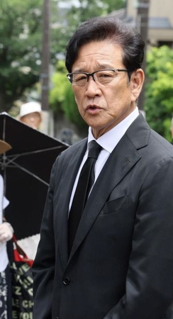 　長嶋茂雄さんの弔問に訪れた栗山英樹氏（撮影・石井剣太郎）