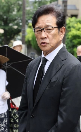 　長嶋茂雄さんの弔問に訪れた栗山英樹氏（撮影・石井剣太郎）