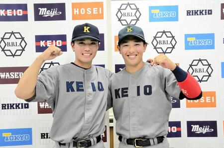 　サヨナラ打を放った慶大・一宮（左）と大学初安打を記録した清原