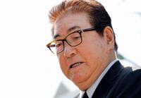　長嶋茂雄さんの自宅を弔問に訪れ、取材に応じる山本浩二さん
