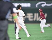 　６回、浅村（右後方）に先制ソロを打たれた赤星（撮影・開出牧）