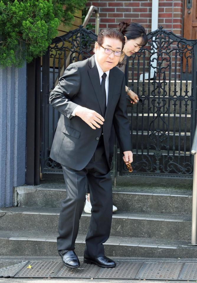 　長嶋茂雄さんの弔問に訪れた山本浩二氏（撮影・石井剣太郎）