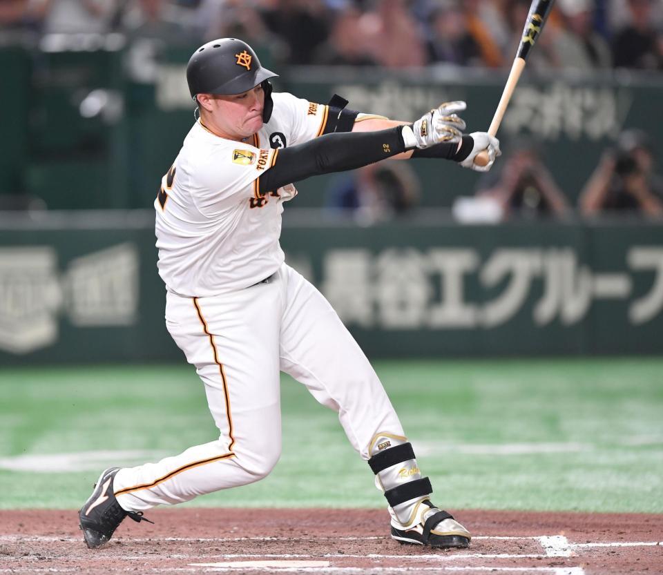 　７回、空振り三振に倒れたリチャード（撮影・開出牧）