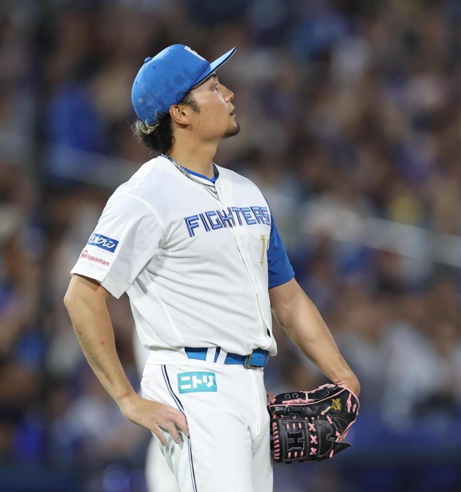 　４回、追加点を赦し厳しい表情の伊藤（撮影・金田祐二）