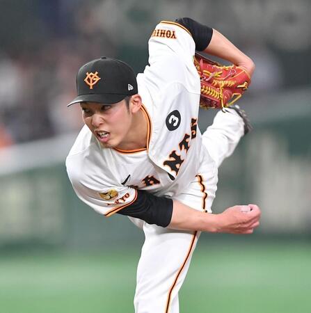 　背番号「３」の喪章をつけて力投する赤星（撮影・開出牧）