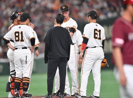 　１回、浅村に死球を与えたグリフィン（中央）＝撮影・開出牧