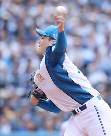 　力投する山崎（撮影・金田祐二）