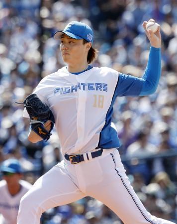 　ＤｅＮＡ戦に先発し、８回途中４失点で３勝目を挙げた日本ハム・山崎＝横浜