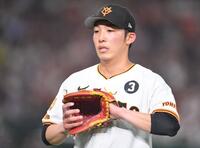 　７回途中で降板し悔しさをにじませる赤星（撮影・開出牧）