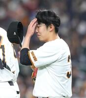 　７回、途中降板する赤星（撮影・佐々木彰尚）