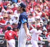 　３回、モンテロの中犠飛で失点し、マウンドに戻る今井（撮影・市尻達拡）