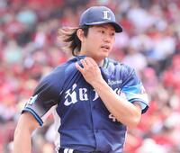 　１回、ベンチに戻る今井（撮影・市尻達拡）