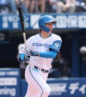 　５回、一ゴロに倒れる山崎（撮影・金田祐二）