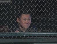 　観戦する三木谷浩史オーナー（撮影・開出牧）