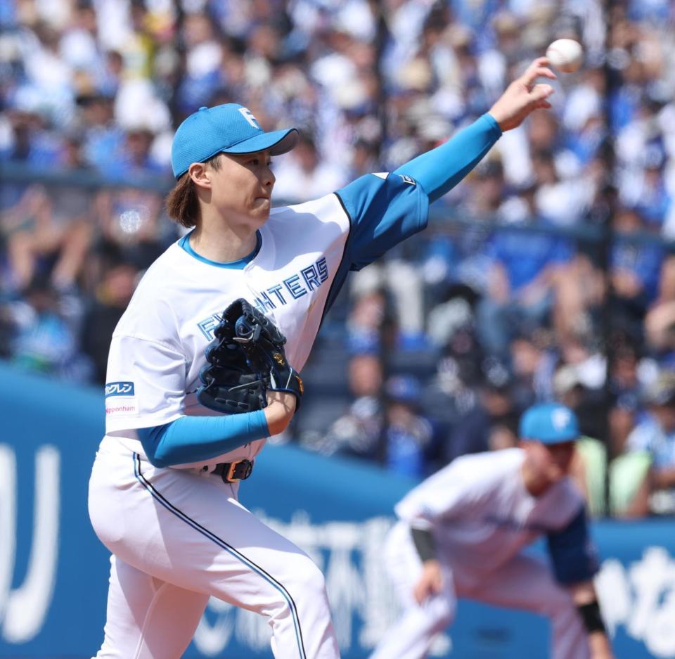 　力投する山崎（撮影・金田祐二）