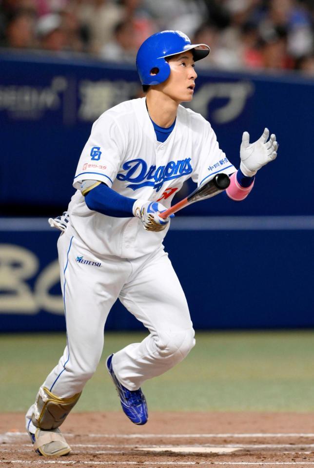 　４回、上林が右越えに先制ソロを放つ