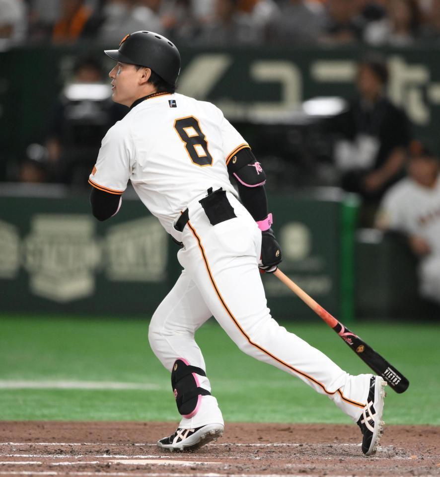 　６回、代打の丸が二者連続本塁打を放つ（撮影・堀内翔）