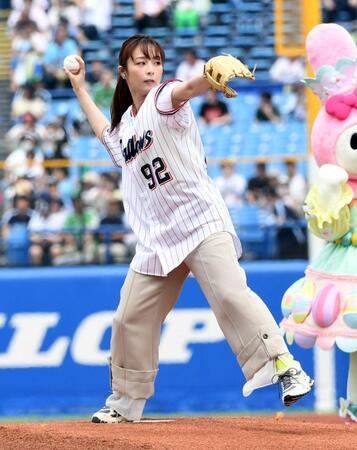 　ファーストピッチセレモニーに登場した宇垣美里