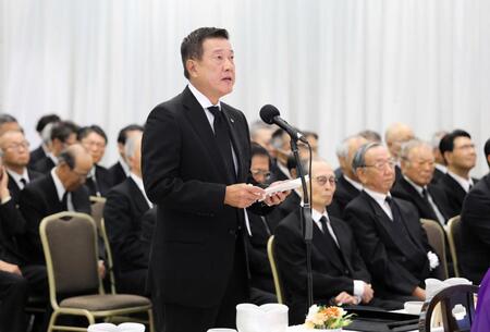　長嶋さんの通夜で弔辞を述べる原辰徳氏＝７日（読売新聞社提供）