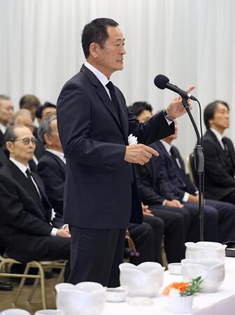 　長嶋さんの告別式で弔辞を述べる中畑さん（読売新聞社提供）
