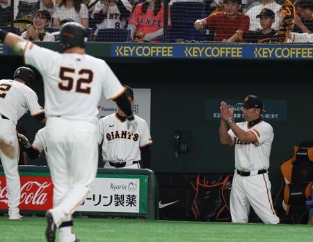 巨人　阿部慎之助監督「三奈さんがごあいさつしてくれて」長嶋茂雄さんに捧げたウイニングボール明かす「遺影がすごく笑顔で」