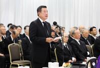 　長嶋さんの通夜で弔辞を述べる原辰徳氏＝７日（読売新聞社提供）