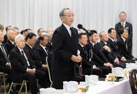 　長嶋さんの通夜で弔辞を述べる堀内恒夫氏＝７日（読売新聞社提供）