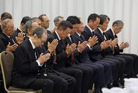 　長嶋さんの告別式に参列する（手前左から）王さん、原さん、高橋さん、柴田さん、中畑さん、松井さんら（読売新聞社提供）