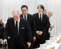 　長嶋さんの通夜に参列した（手前から）張本勲氏、中畑清氏、松井秀喜氏、落合博満氏＝７日（読売新聞社提供）