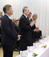 　長嶋さんの告別式に参列する江川さん（中央）、角さん（左）ら（読売新聞社提供）