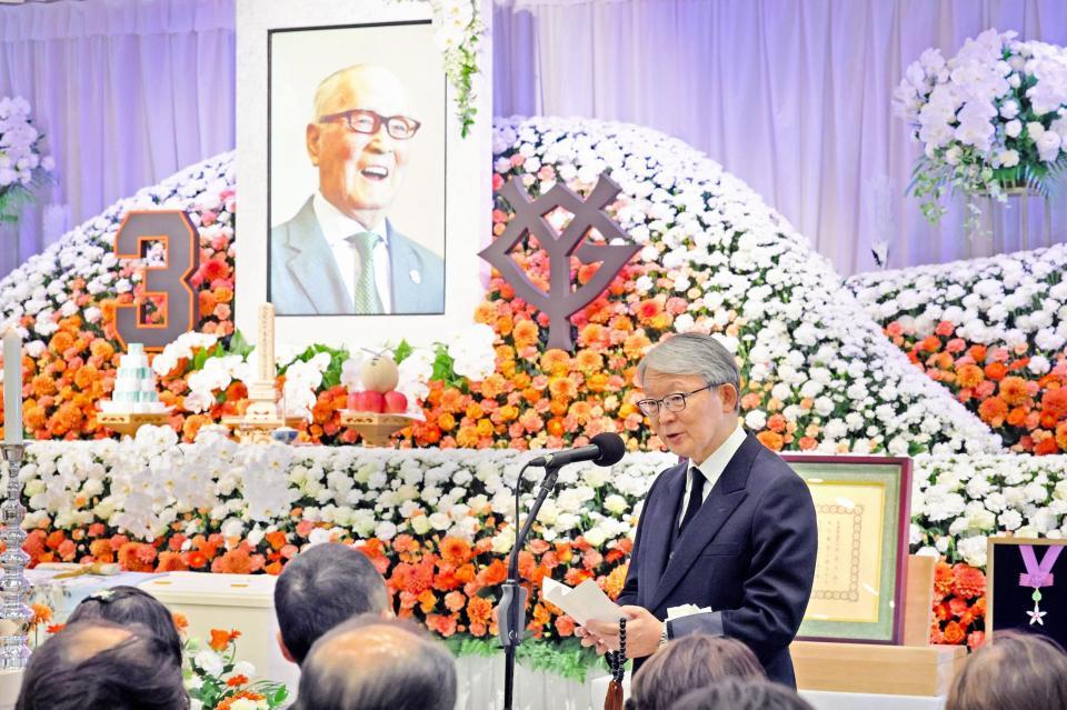 　長嶋さんの通夜で弔辞を述べる読売新聞グループ本社社長で読売巨人軍の山口寿一オーナー＝７日（読売新聞社提供）