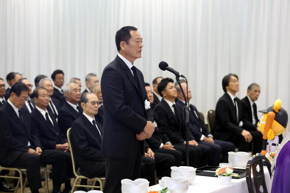 　長嶋さんの告別式で弔辞を述べる中畑さん（読売新聞社提供）