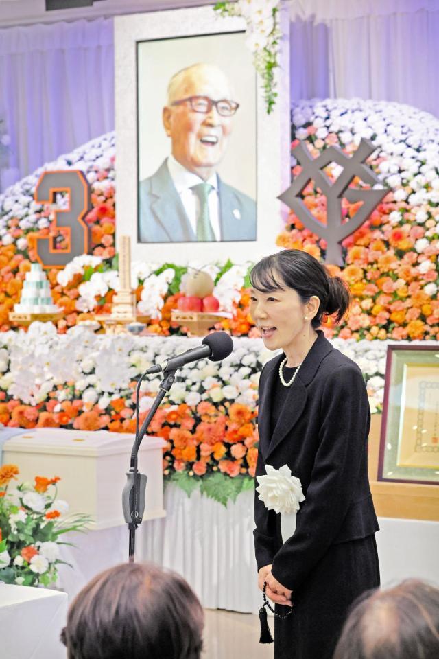 　長嶋さんの通夜であいさつを述べる喪主の三奈さん＝７日（読売新聞社提供）