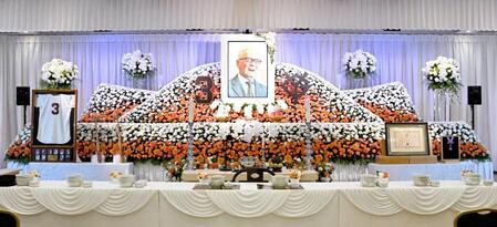 　通夜・告別式の会場に設けられた長嶋茂雄さんの祭壇（読売新聞社提供）